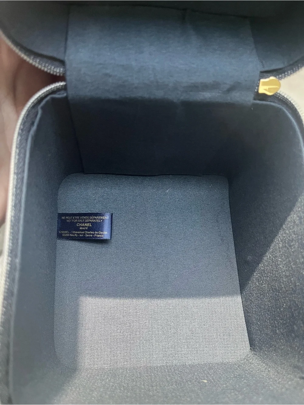 CHANEL Beauté Midnight Blue Tweel Textured Zip Cosmetic Case with Gold Logo